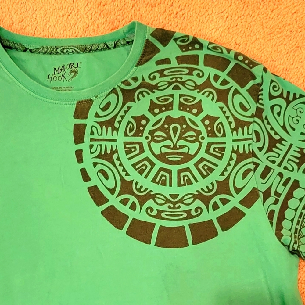 Maori Hook Men's Tshirt Size XL